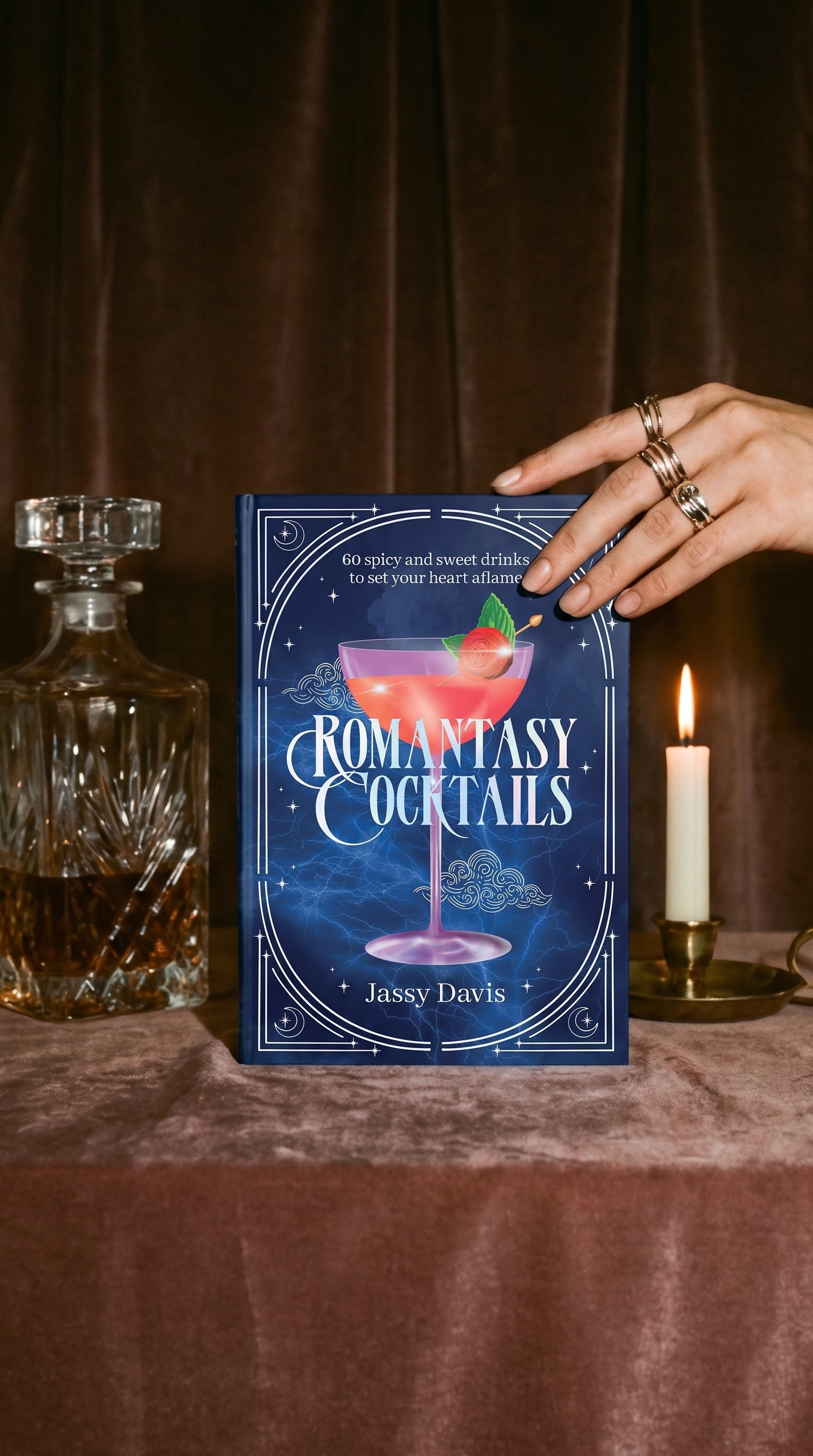 Romantasy Cocktails: 60 Spicy and Sweet Cocktails to Fall for - Hardcover